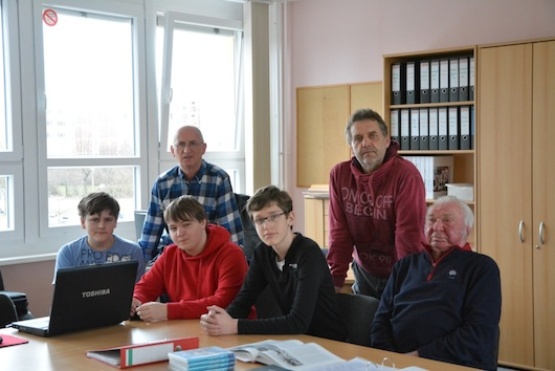 Schulgruppe der Rostocker Nordlichtschule während der Projektarbeit